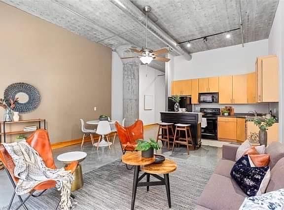 4th image of 1601 Washington Ave #206