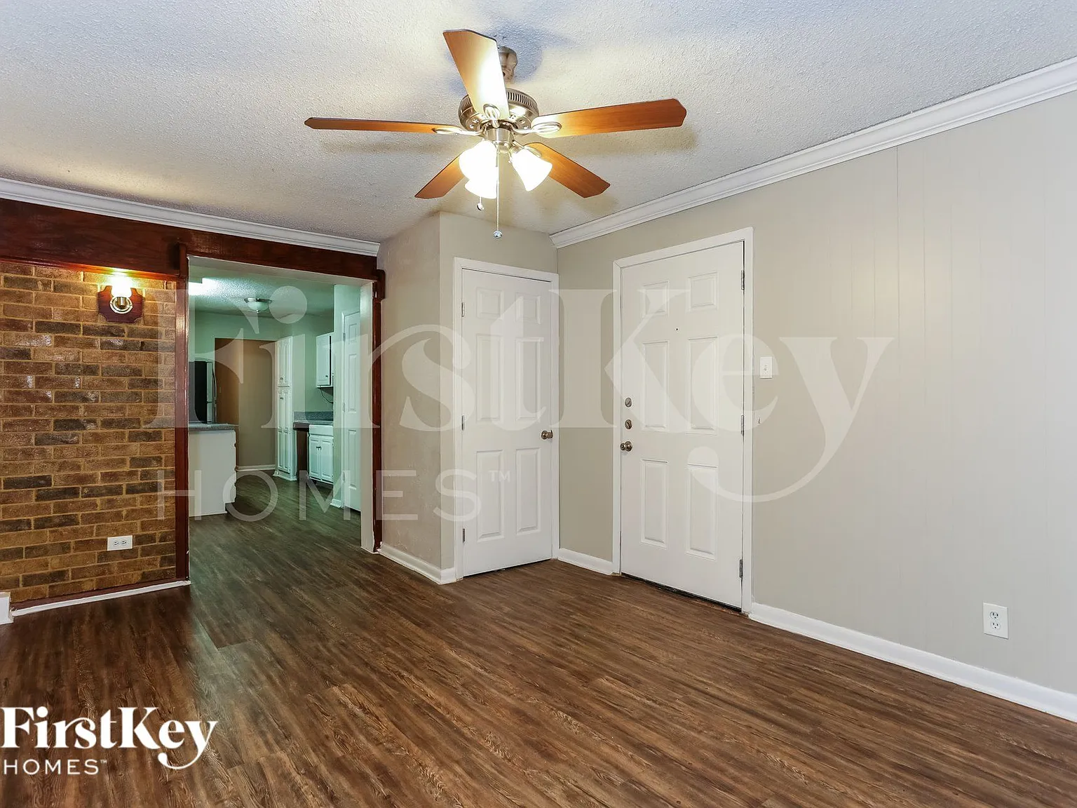 3 bed, 2.0 bath, 1284 sqft, $1,935 — Photo 2