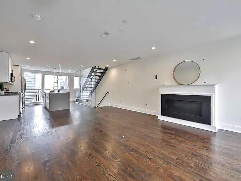 965 N Lawrence St — Photo 6