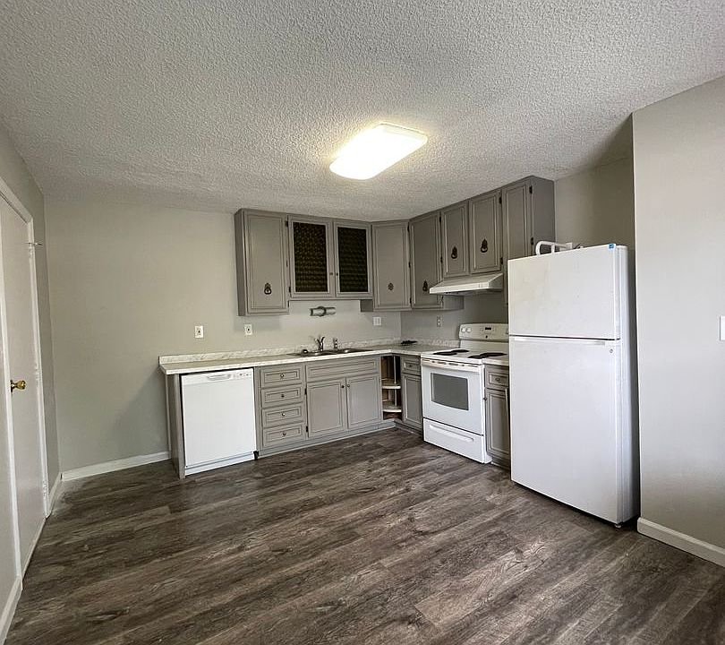 1st image of 2105 Brady Ln