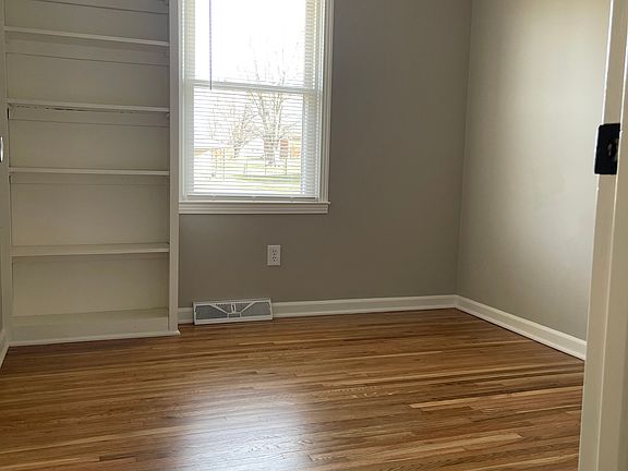 3rd image of 115 Rogers Dr