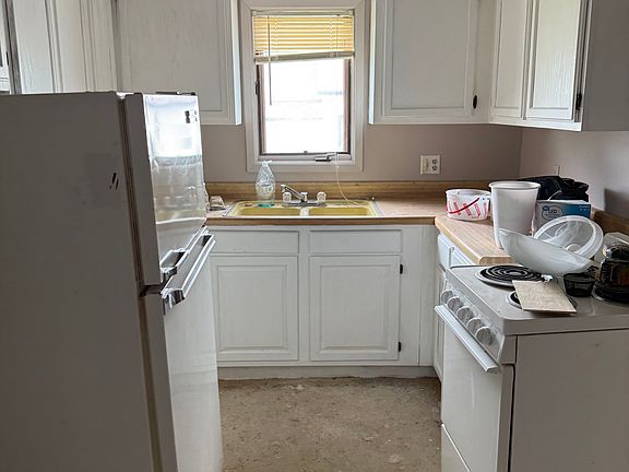 3rd image of 306 North St #2