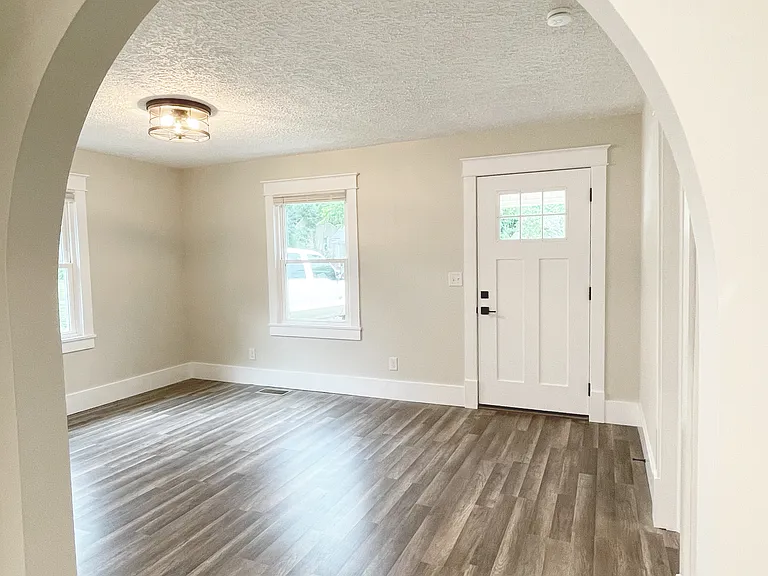 130 Lucile St — Photo 10