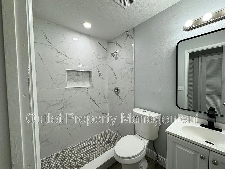 440 S Hill Ave — Photo 7