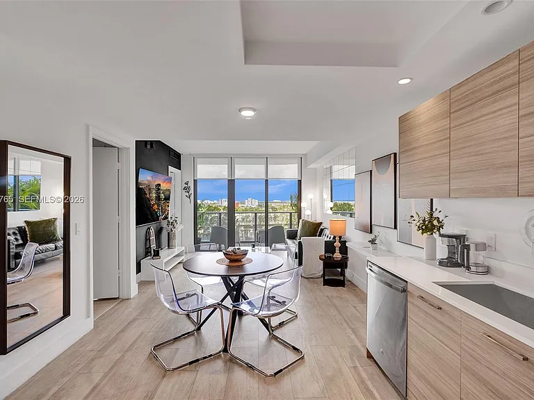 121 NE 34th St #910 — Photo 3