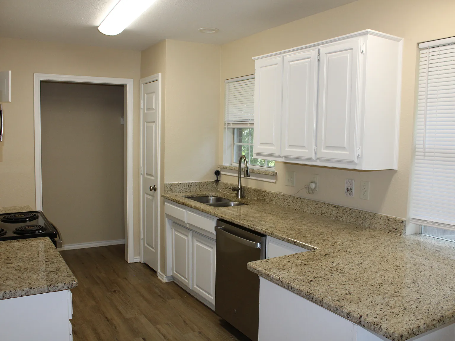 1801 Park Pl — Photo 4