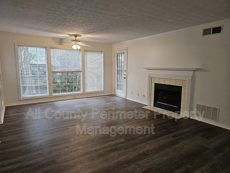 2 bed, 2.0 bath, 1100 sqft, $1,700 — Photo 3
