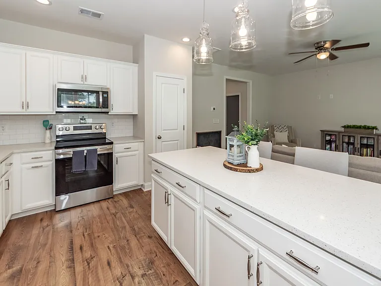 121 Hawthorne Landing Dr — Photo 13