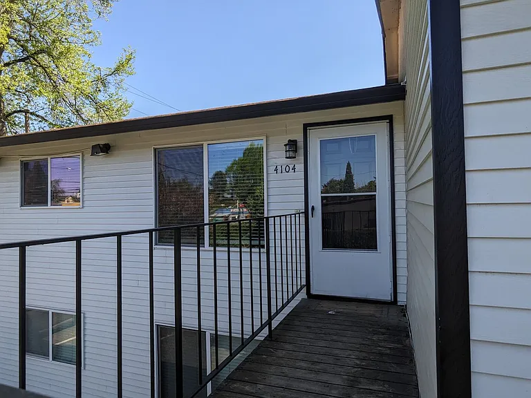 4102-4128 SE Cesar E Chavez Blvd — Photo 36