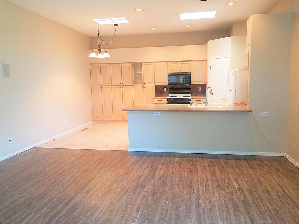 2nd image of 11133 Malaguena Ln NE