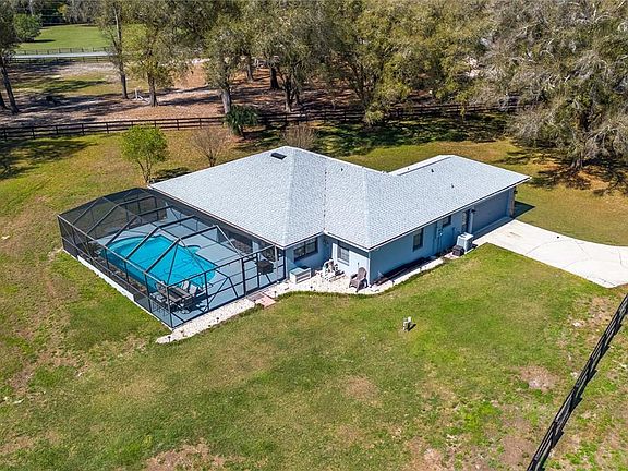 4th image of 10 Carry Back Rd