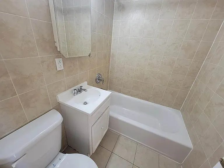 205 W 13th St #7W — Photo 8