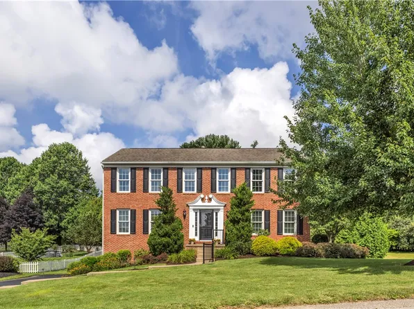 900 Castlegate Cir, Greensburg, PA 15601