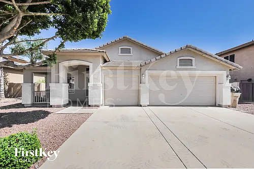 7834 W Robin Ln Photo 1