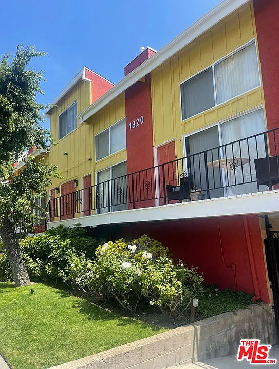 1 bed, 1.0 bath, 850 sqft, $2,395 — Photo 2