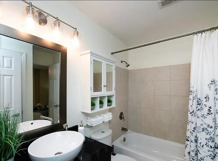 525 N Graham St — Photo 18