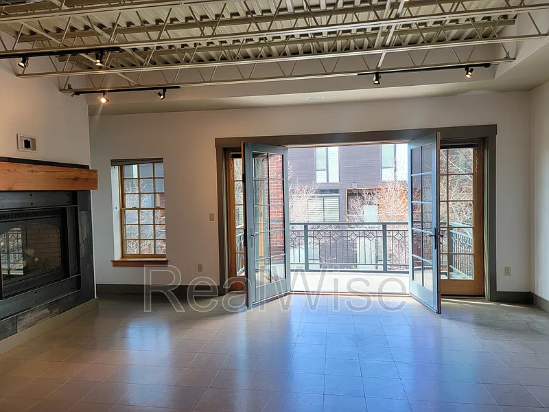 2 bed, 2.5 bath, 3264 sqft, $3,900 — Photo 4