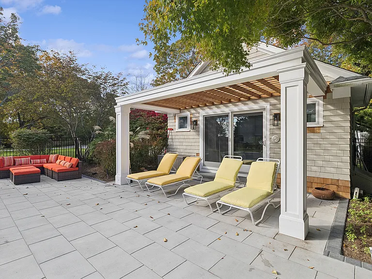 64 Three Mile Harbor Dr — Photo 33