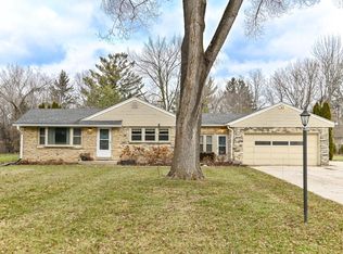 17714 W West View Ln, New Berlin, WI 53146
