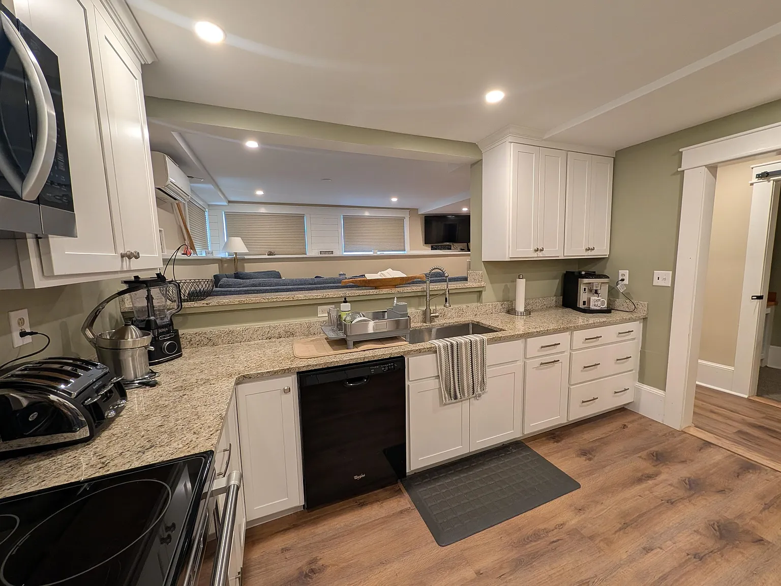 2 bed, 800 sqft, $1,800 — Photo 4