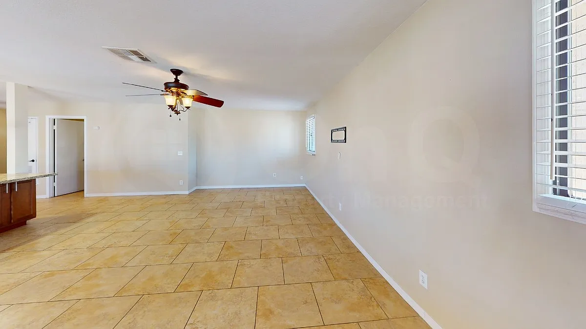 5 bed, 2.5 bath, 2313 sqft, $3,795 — Photo 4