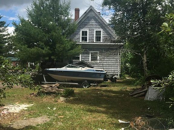 5th image of 109 E Ashland St