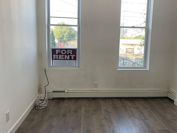 3rd image of 281 Communipaw Ave APT 1
