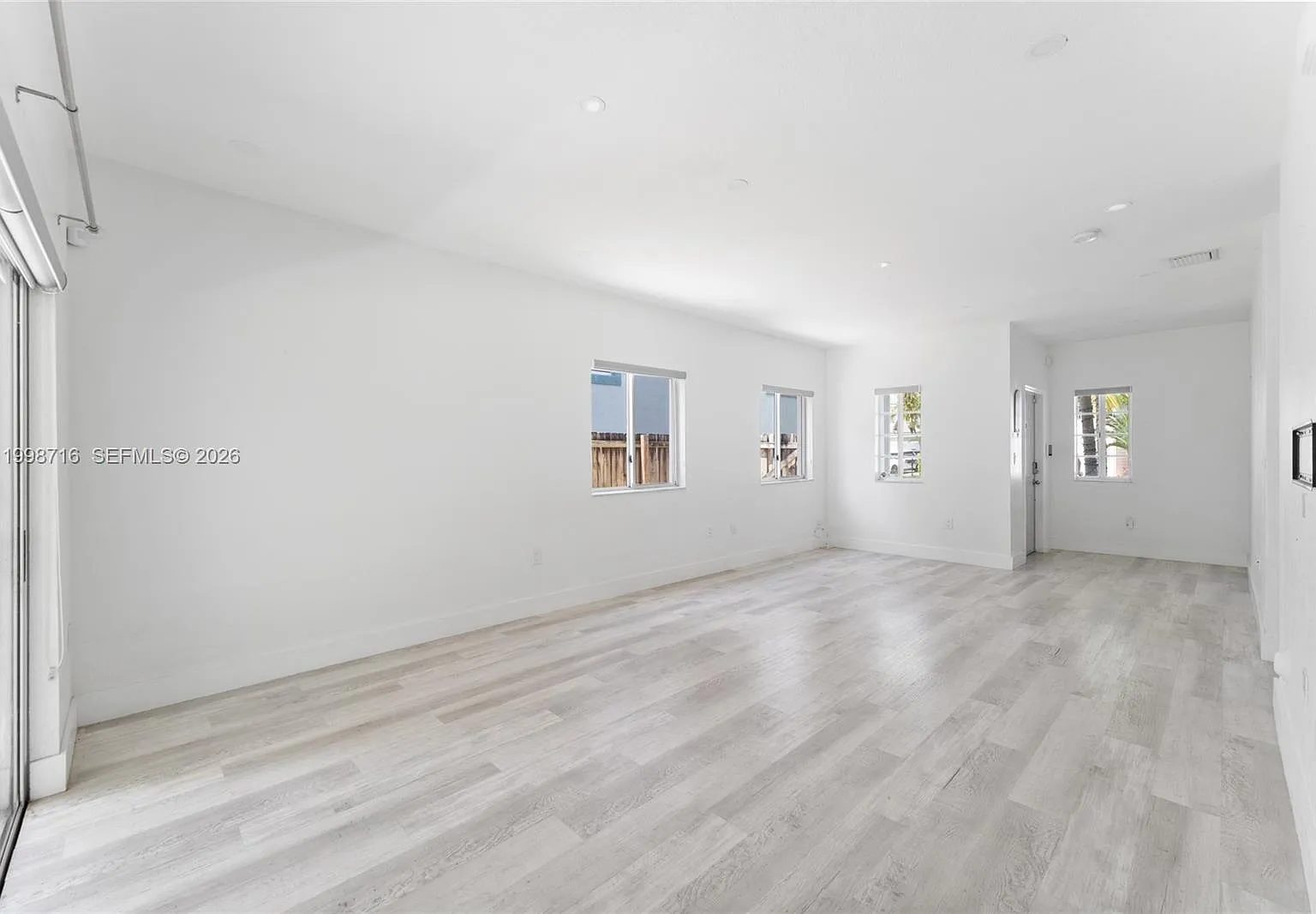 3 bed, 1456 sqft, $3,300 — Photo 2