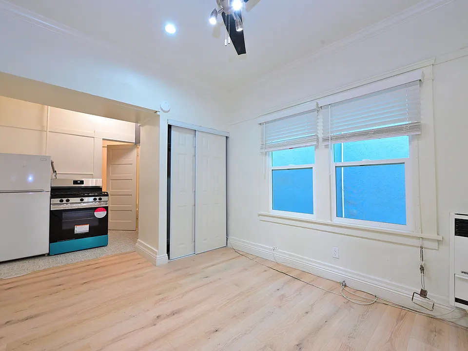 48 Navy St #3