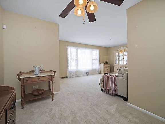 4th image of 211 Jefferson Ln