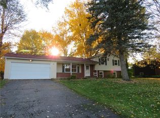 25 Trefoil Ln, Brockport, NY 14420