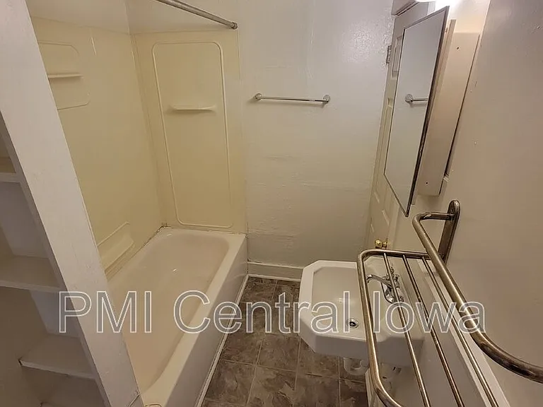 2220 E Walnut St #3 — Photo 11
