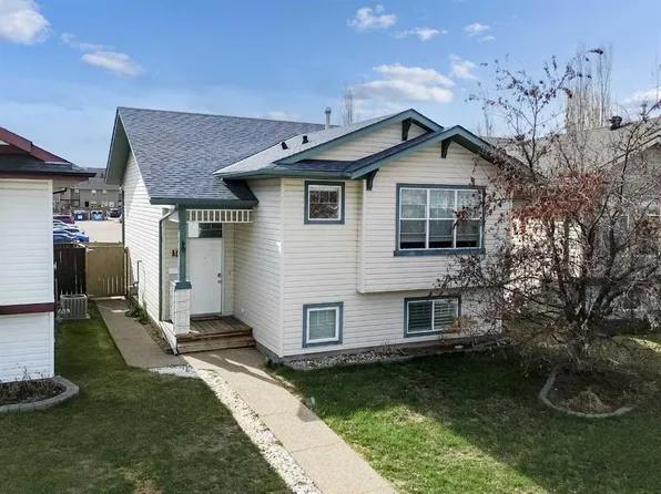 36 E Lanterman Close, Red Deer, AB T4R 0L8