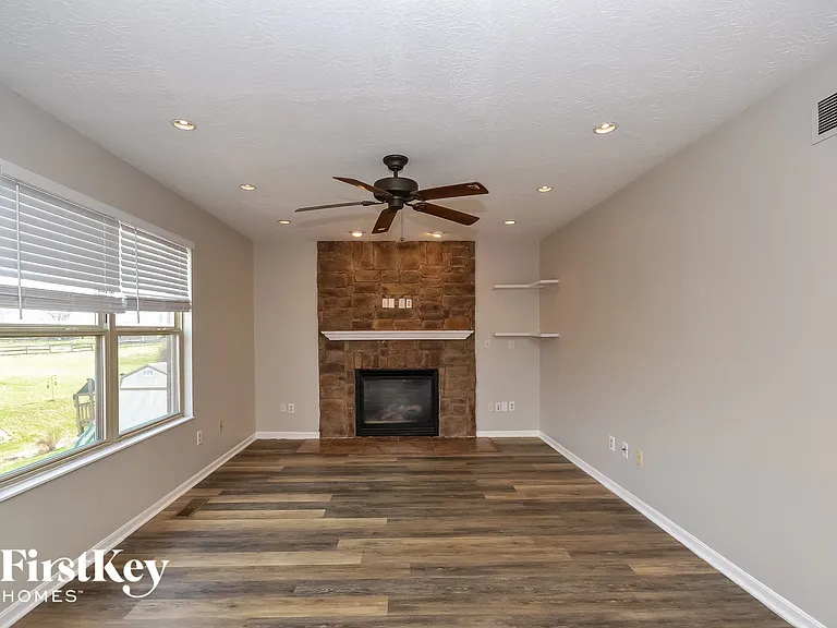 5456 Shady Meadows Dr — Photo 3