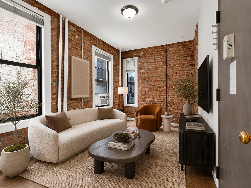 250 Broome St #15