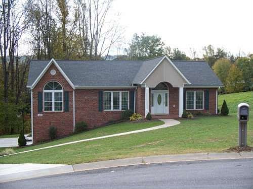 1st image of 102 Woodfield Cir