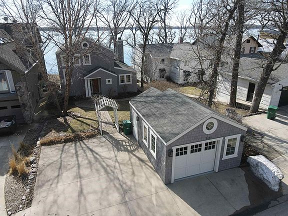 2nd image of 2807 Lake Shore Dr