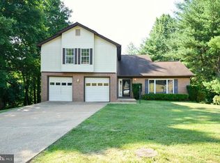 15082 Barkwood Dr, Woodbridge, VA 22193