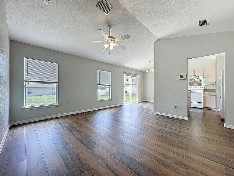 424 Danube Way — Photo 5