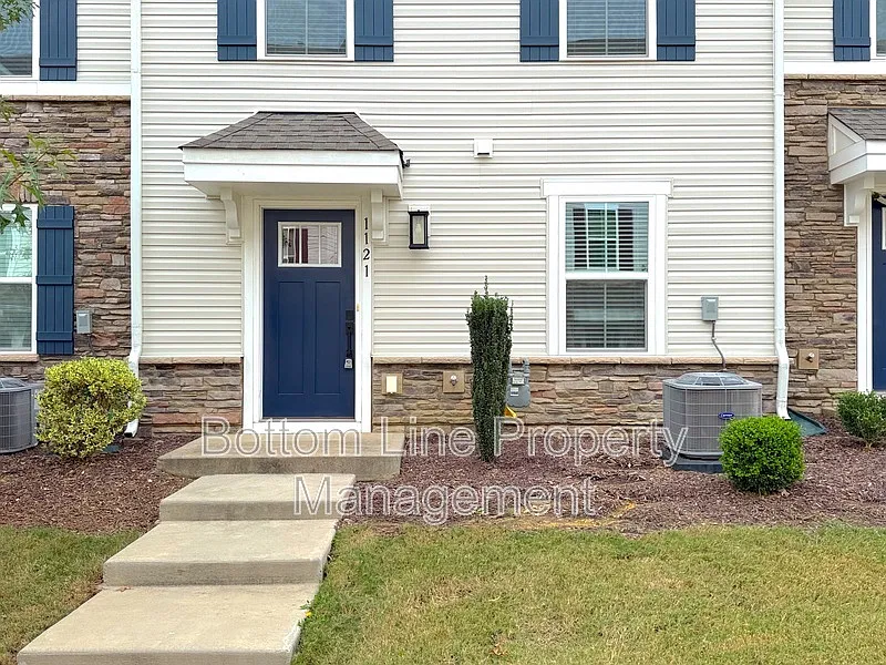 3 bed, 3.0 bath, 1860 sqft, $2,090 — Photo 2