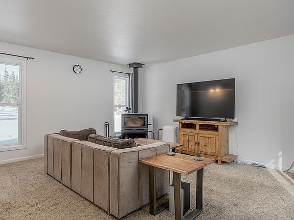 4th image of 611 Constitution Dr