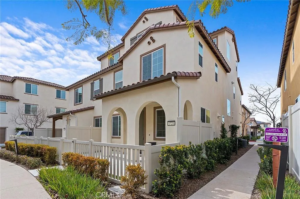 1721 Pantai Ave — Photo 4