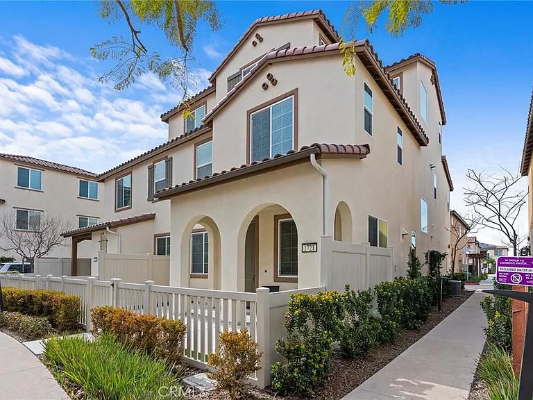 1721 Pantai Ave — Photo 4