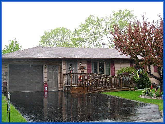 1st image of 855 S Lansing Ave