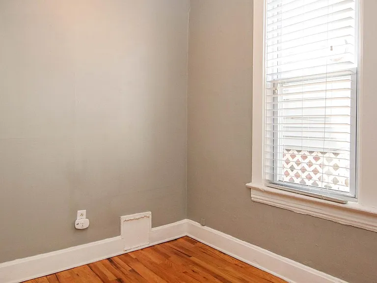2040 W Charleston St #1R — Photo 9
