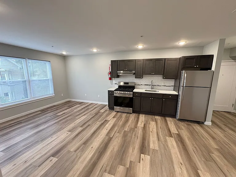 100 Carroll St #306 — Photo 6