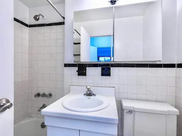 330 East 46th Street image 4 of 7