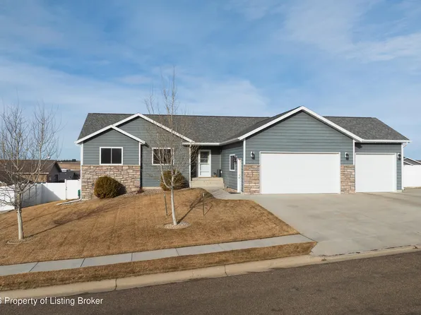 2617 Post Dr, Dickinson, ND 58601