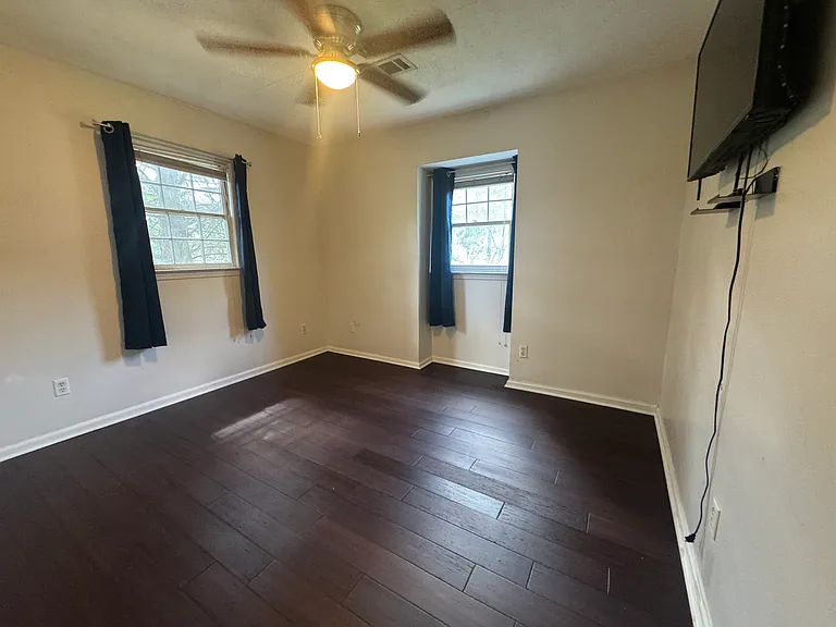 4423 Kings Point Dr — Photo 7
