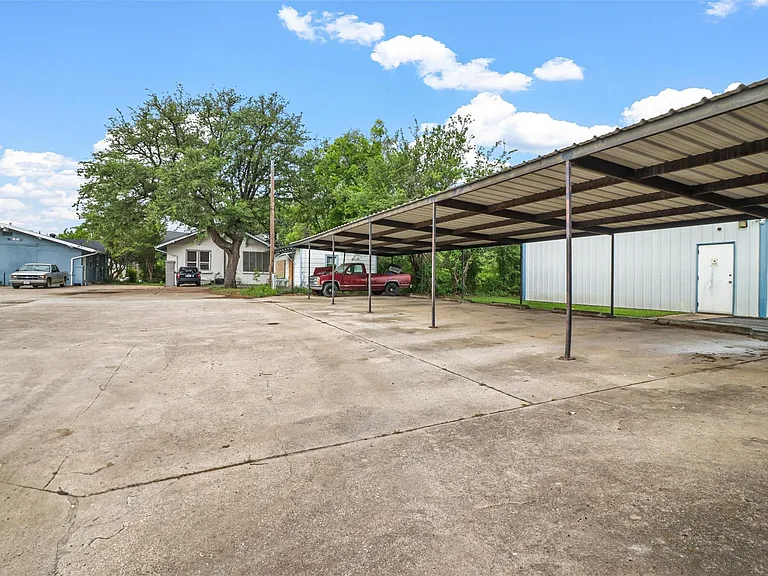 814 N Walnut St — Photo 14
